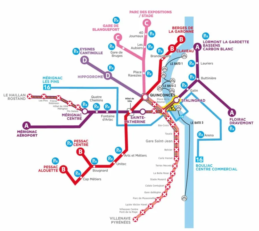Plan du réseau de tramway de Bordeaux présentant trois lignes (A, B, C, D) avec les stations, points de correspondance et principaux repères tels que les aéroports, gares et centres commerciaux.