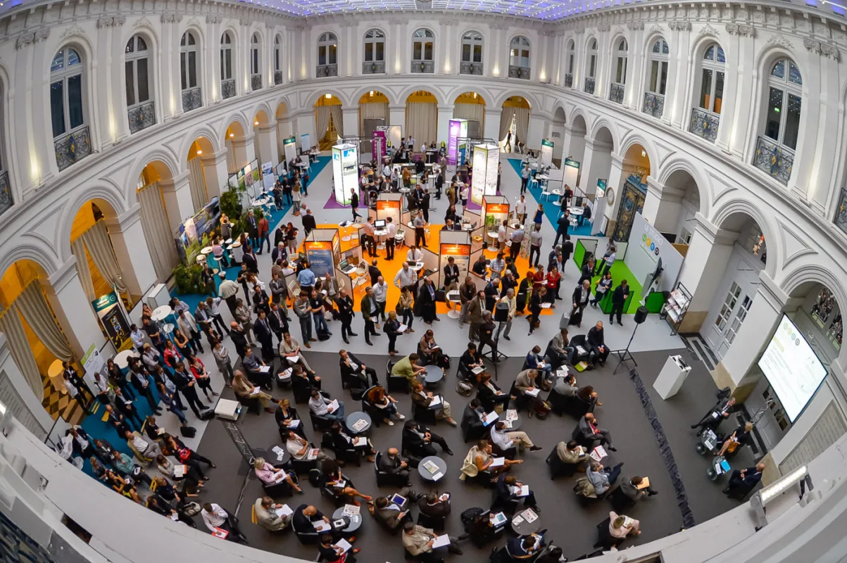 Inauguration près de Bordeaux du plus puissant laser du monde 