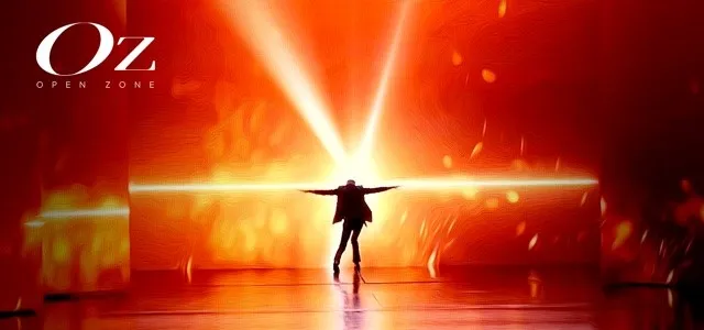 Silhouette d'une personne les bras écartés face à un fond orange et rouge luminescent avec des rayons de lumière, symbolisant l'ouverture et la transformation dans le contexte de la Zone Ouverte de Bordeaux.